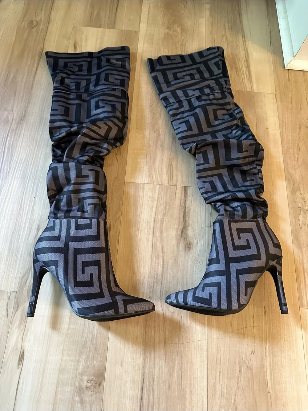 Women's Patterned Knee-High Stiletto Boots - Black/Gray Brand New